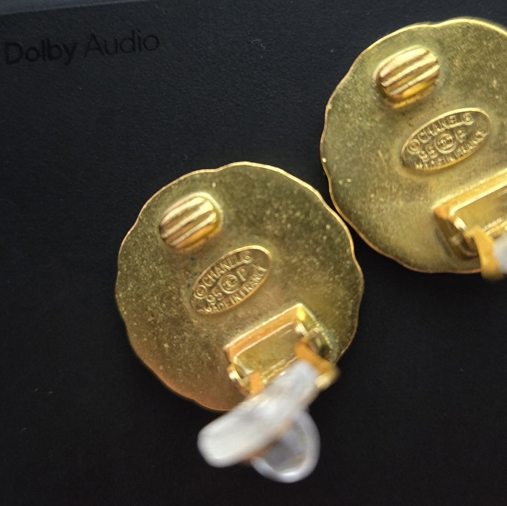 CHANEL Earrings - Picture 4 of 5